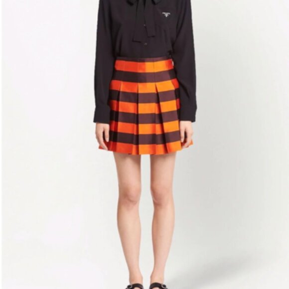 Prada, New with tags silk mini skirt, currently retails for $2750